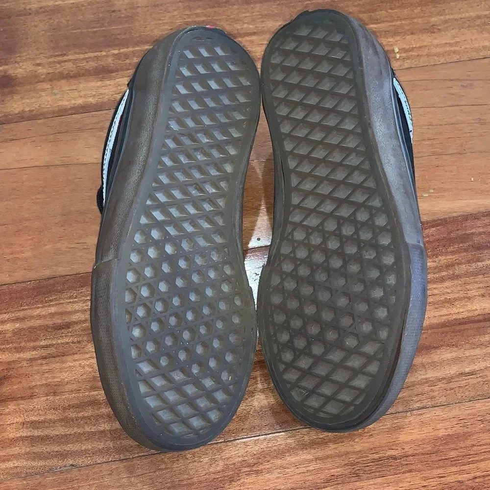 Vans Black and White skateboard Sneakers size 4